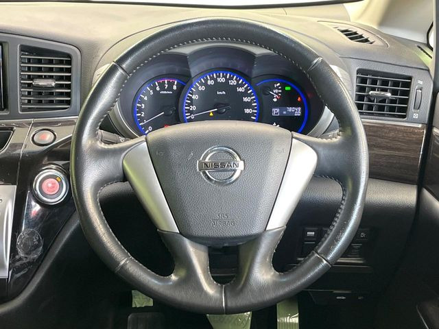 �y�����v�����X�e�A�����O�z�㎿�Ȋv���g�p���邱�ƂŁA��ɂ����������݂ƂĂ��^�]���₷���n���h���ł���