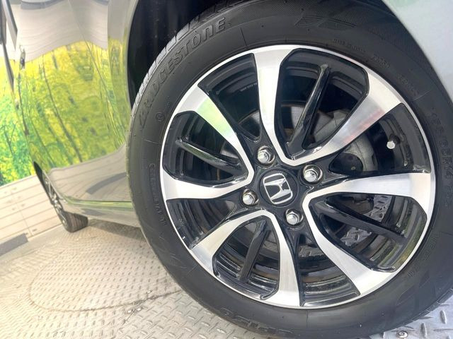 �y�����A���~�z�C�[���z�O�ςɃ}�b�`���������A���~�z�C�[���𑕒����Ă���܂��B�e��ЊO�A���~�z�C�[����A�X�^�b�h���X�^�C�����戵�����Ă���܂��B���񂲑��k����������