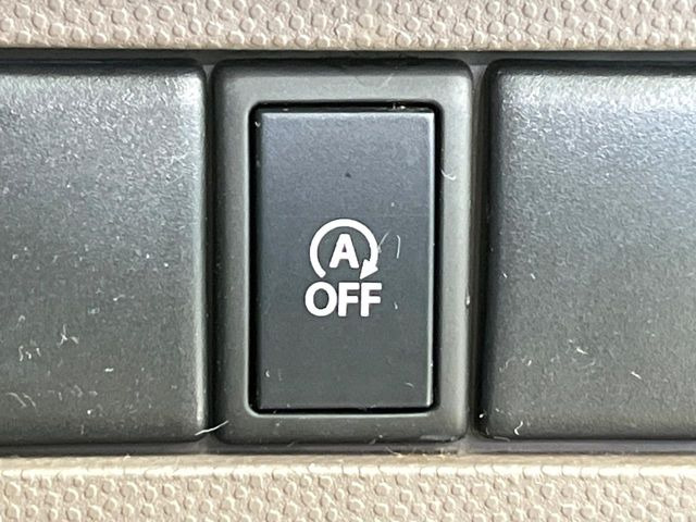 【アイドリングストップ】赤信号や渋滞で停車した際にエンジンを停止し、無駄な燃料の消費を抑えます。燃費向上や環境保護につなげる機能♪エンジンはブレーキを離せば再始動します。