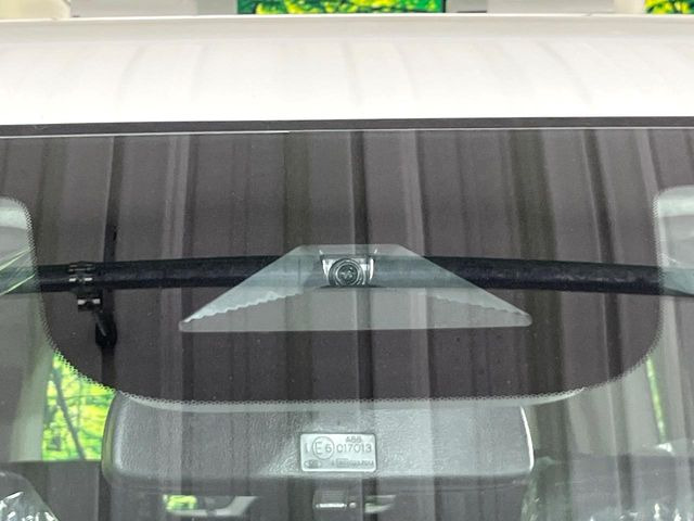 �y�z���_�Z���V���O�z���s���ɑO���̎ԗ�����F�����A�Փ˂������Ȏ��͌x��ƃu���[�L�ŏՓˉ���Ɣ�Q�y�����A�V�X�g�B�����S�Ƀh���C�u�����y���݂��������܂��B