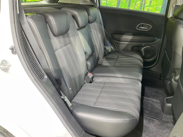 後部座席も気になるようなキズ・汚れやへたり等、大きなダメージはなく、良好な状態です。