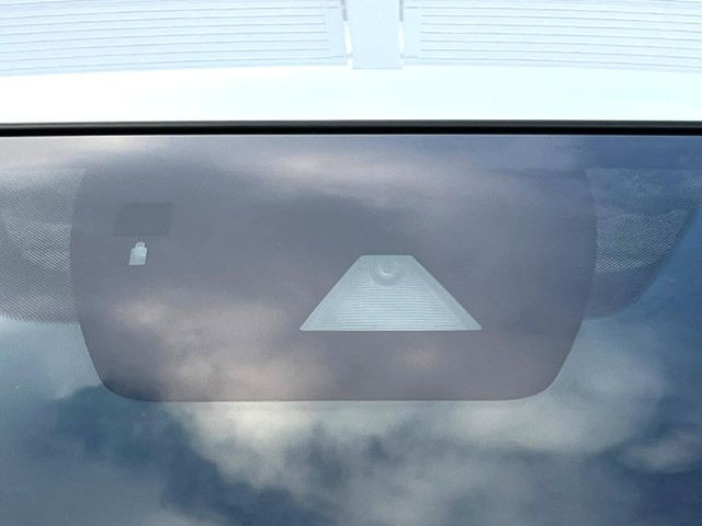 �yi-ACTIVESENSE�z���s���ɑO���̎ԗ�����F�����A�Փ˂������Ȏ��͌x��ƃu���[�L�ŏՓˉ���Ɣ�Q�y�����A�V�X�g�B�����S�Ƀh���C�u�����y���݂��������܂��B