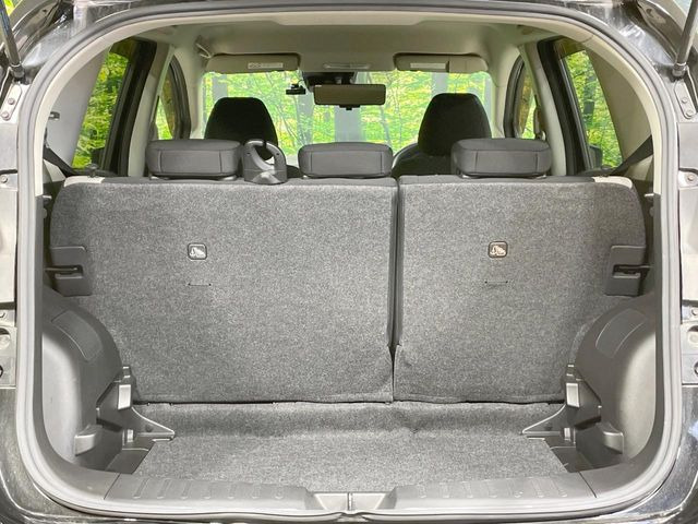 ���i�̂���������ʋ΁A���}���ɏ\���ȉ׎��X�y�[�X���m�ۂ��Ă���܂��B�Z�J���h�V�[�g��|���ƁA�傫�ȉו��̐ύڂ��\�ł���