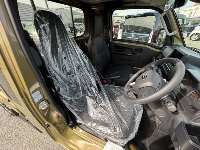 ���W����ɂ͍��i���̒��ÎԂ�V�Ԃ��������ł����W���䐔100��̑�^�W����֐��񂲗��X����������