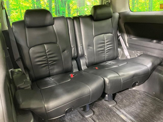 3列目シートはもちろん状態良好☆大人でもゆったりと座って頂けますので、大人数でのお出かけもラクラクです♪ご家族で、気の知れた仲間で、ドライブに行くのが楽しみですね♪