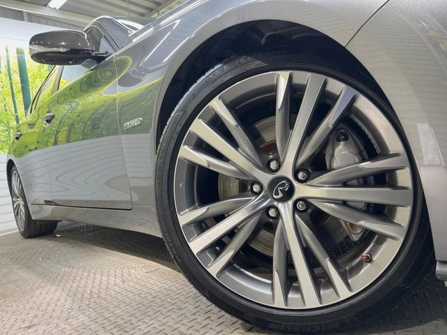 【純正19インチアルミホイール】外観にマッチした純正アルミホイールを装着しております。各種社外アルミホイールや、スタッドレスタイヤも取扱いしております。是非ご相談ください♪