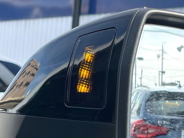 ���u���C���h�A�V�X�g�Z���T�[:���p����̎Ԃ����m���A�h���C�o�[���Ԑ��ύX���s���ۂɁA�x�����Ƌ��ɒ��ӂ𑣂��Ă������S�@�\�ł�!