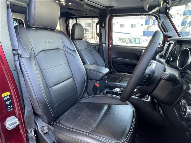 ラングラーアンリミテッド サハラ 4WD