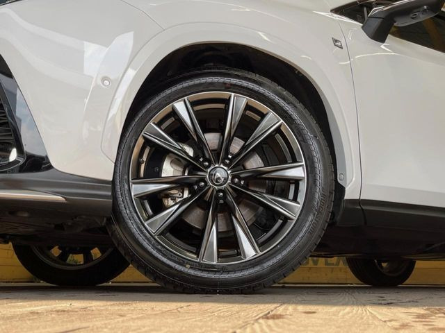 �y�O���[�h��p����20�C���`�A���~�z�C�[���z�f�U�C�����̍��������A���~�z�C�[���𑕒����Ă���܂��B�e��ЊO�A���~�z�C�[����A�X�^�b�h���X�^�C�����戵�����Ă���܂��B���񂲑��k����������