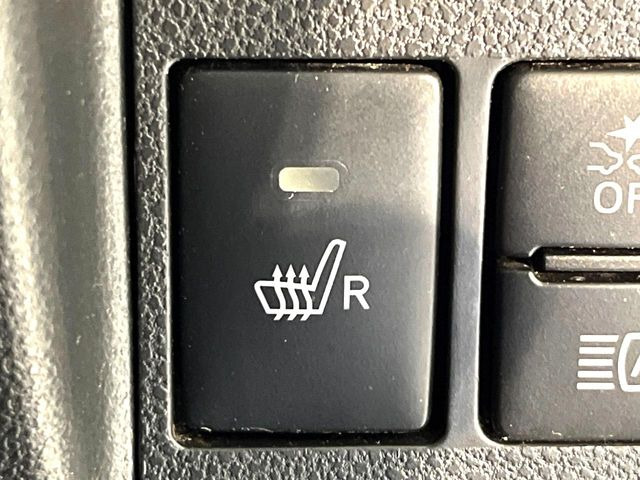 【シートヒーター】寒い日に重宝するシートヒーター!エアコンより早く温まってくれるので寒がりの人も安心ですね♪エアコンの温風は乾燥するから苦手、という方にもをおすすめです。