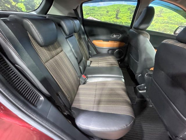 後部座席も気になるようなキズ・汚れやへたり等、大きなダメージはなく、良好な状態です。