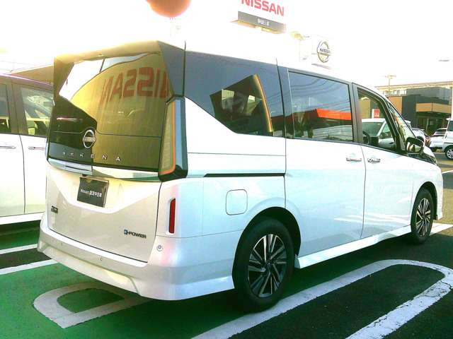 セレナ1.4 e-POWER ハイウェイスター V