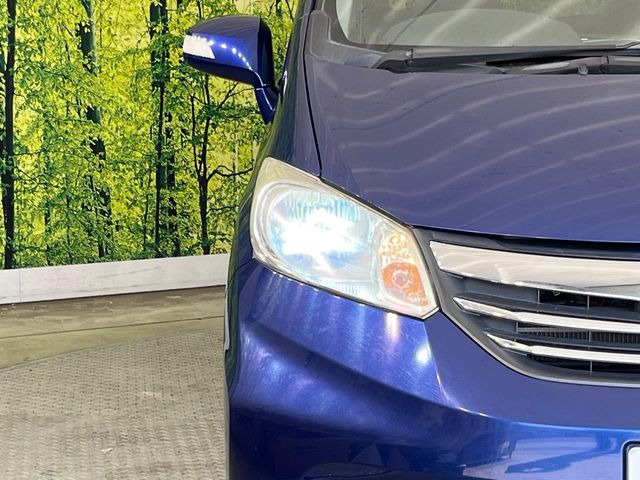 【HIDヘッドライト】非常に明るく前方を照らしてくれるので、悪天候や夜間の走行時も視界良好で安心してお乗りいただけます。