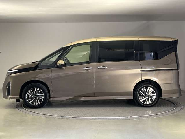 セレナ1.4 e-4ORCE ハイウェイスターV 4WD