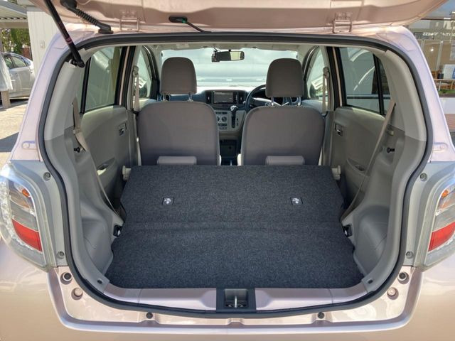 ���i�̂���������ʋ΁A���}���ɏ\���ȉ׎��X�y�[�X���m�ۂ��Ă���܂��B�Z�J���h�V�[�g��|���ƁA�傫�ȉו��̐ύڂ��\�ł���