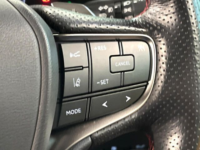 【レーダークルーズコントロール】高速道路での長距離走行が楽に!!自動で速度を保つクルーズコントロールが、衝突軽減システムと連携し、前方の車両を感知して車間を保つように速度調節してくれます!!