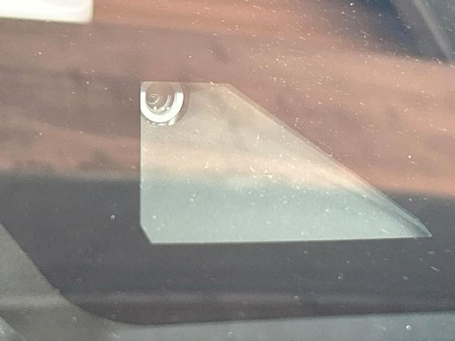 �y�g���^�Z�[�t�e�B�Z���X�z���s���ɑO���̎ԗ�����F�����A�Փ˂������Ȏ��͌x��ƃu���[�L�ŏՓˉ���Ɣ�Q�y�����A�V�X�g�B�����S�Ƀh���C�u�����y���݂��������܂��B