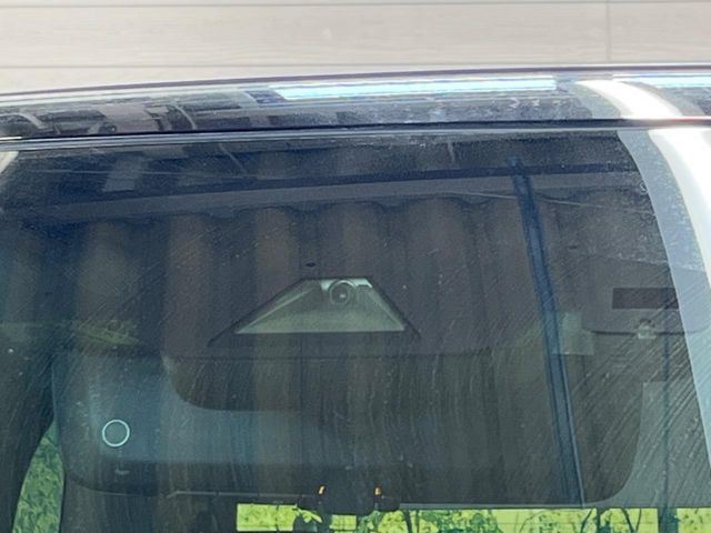 【トヨタセーフティセンス】走行中に前方の車両等を認識し、衝突しそうな時は警報とブレーキで衝突回避と被害軽減をアシスト。より安全にドライブをお楽しみいただけます。