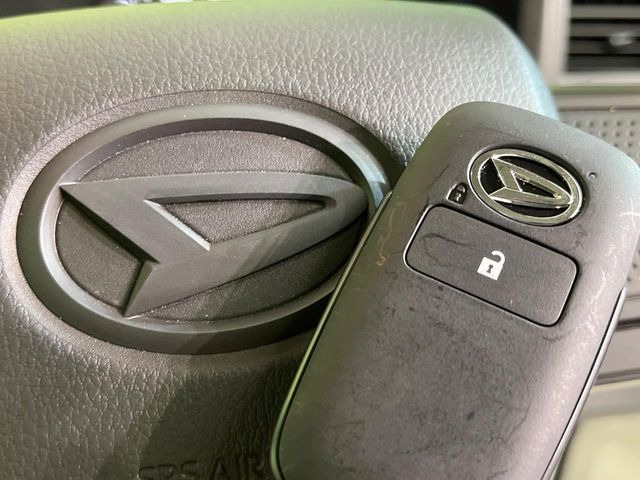 �y�L�[�t���[�V�X�e���z�J�o����|�P�b�g�ɓ��ꂽ�܂܂ł��h�A�̎{���E�������\�ȃX�}�[�g�L�[�𑕔��B�G���W���̃I���E�I�t�����J�M�����o���K�v����������Ƃ��Ă��֗��ł���