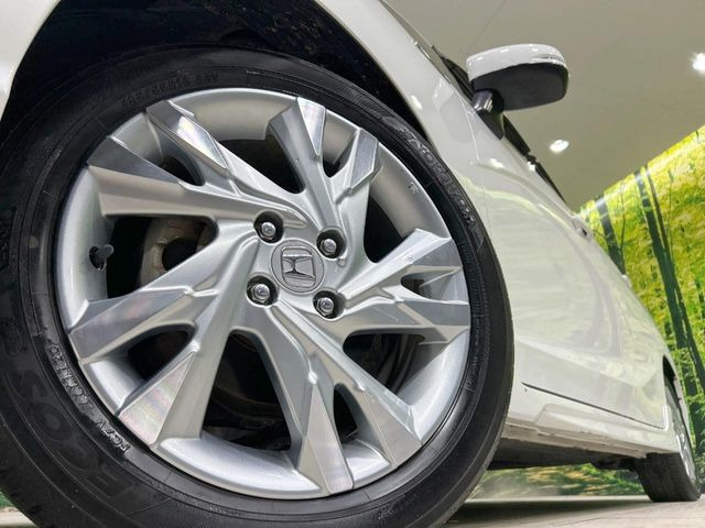 �y���������C���`�A���~�z�C�[���z�O�ςɃ}�b�`���������A���~�z�C�[���𑕒����Ă���܂��B�e��ЊO�A���~�z�C�[����A�X�^�b�h���X�^�C�����戵�����Ă���܂��B���񂲑��k����������