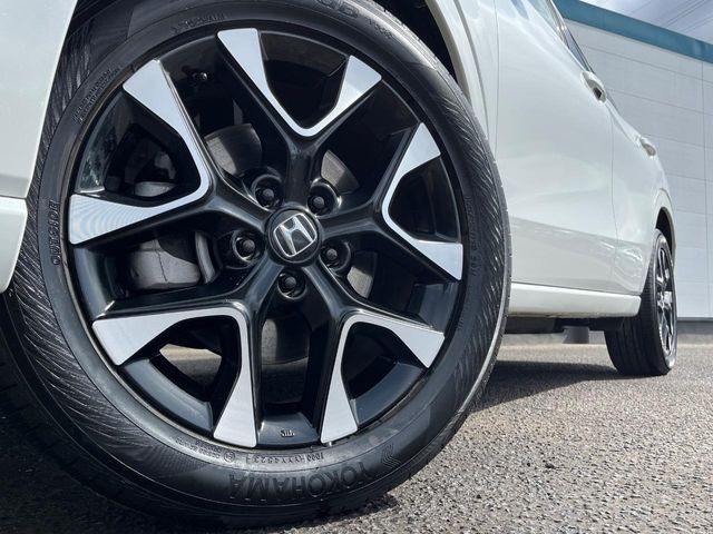 �y����18�C���`�A���~�z�C�[���z�O�ςɃ}�b�`���������A���~�z�C�[���𑕒����Ă���܂��B�e��ЊO�A���~�z�C�[����A�X�^�b�h���X�^�C�����戵�����Ă���܂��B���񂲑��k����������