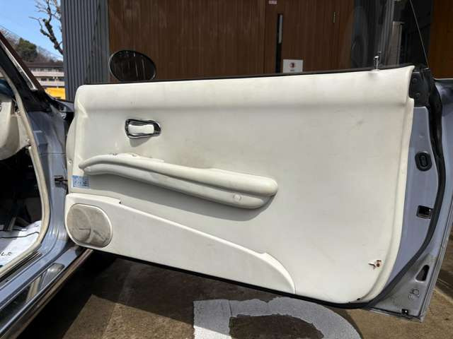 運転席ドアになります♪