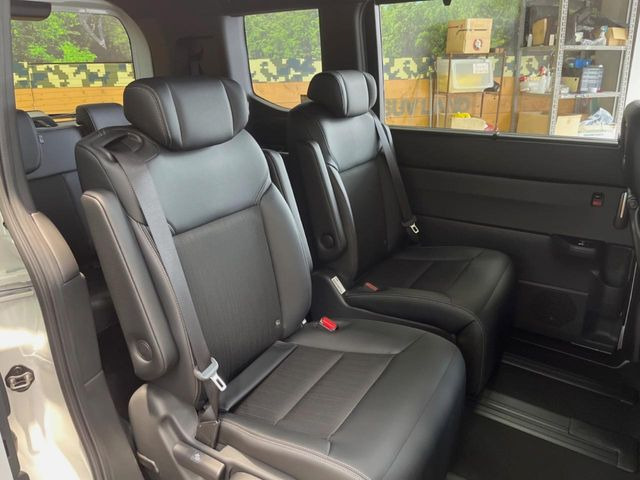 ���i���ȃI���W�i���t���A�}�b�g���I�v�V�����ɂĂ��p�ӂ��Ă���܂��B���D���ȃf�U�C����J���[�����Ԃɍ��킹�đI��ł����������Ƃ��ł��܂���