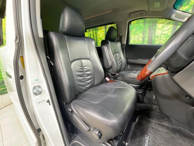 運転席シート廻りは使用感も少なく、良好な状態となっています。丁寧に使われていたことがよくわかりますね。