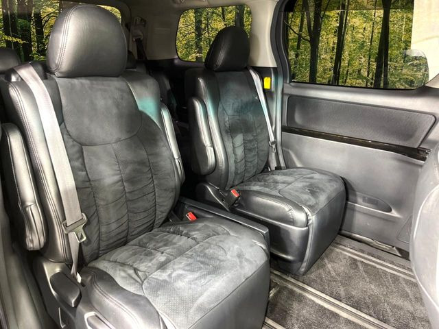後部座席も気になるようなキズ・汚れやへたり等、大きなダメージはなく、良好な状態です。