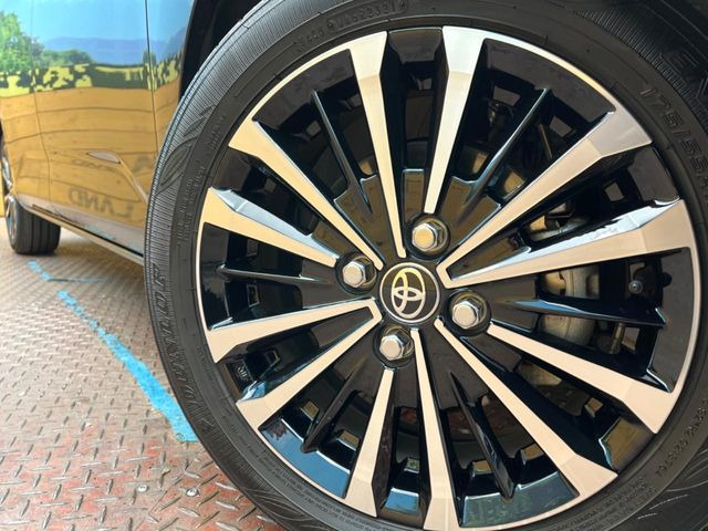 �y����15�C���`�A���~�z�C�[���z�O�ςɃ}�b�`���������A���~�z�C�[���𑕒����Ă���܂��B�e��ЊO�A���~�z�C�[����A�X�^�b�h���X�^�C�����戵�����Ă���܂��B���񂲑��k����������