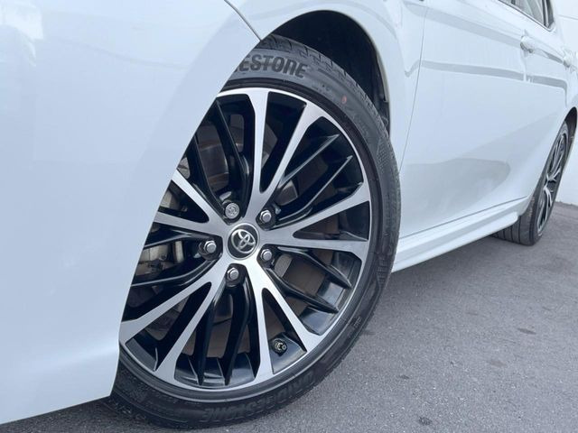 �y����18�C���`�A���~�z�C�[���z�O�ςɃ}�b�`���������A���~�z�C�[���𑕒����Ă���܂��B�e��ЊO�A���~�z�C�[����A�X�^�b�h���X�^�C�����戵�����Ă���܂��B���񂲑��k����������
