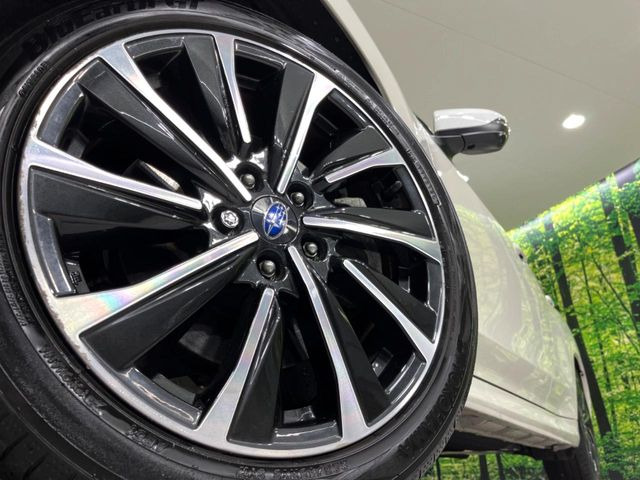 �y����18�C���`�A���~�z�C�[���z�O�ςɃ}�b�`���������A���~�z�C�[���𑕒����Ă���܂��B�e��ЊO�A���~�z�C�[����A�X�^�b�h���X�^�C�����戵�����Ă���܂��B���񂲑��k����������