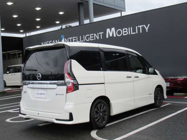 セレナ1.2 e-POWER ハイウェイスターV アーバンクロム