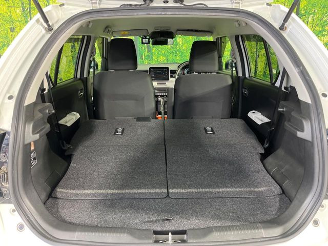 ���i�̂���������ʋ΁A���}���ɏ\���ȉ׎��X�y�[�X���m�ۂ��Ă���܂��B�Z�J���h�V�[�g��|���ƁA�傫�ȉו��̐ύڂ��\�ł���