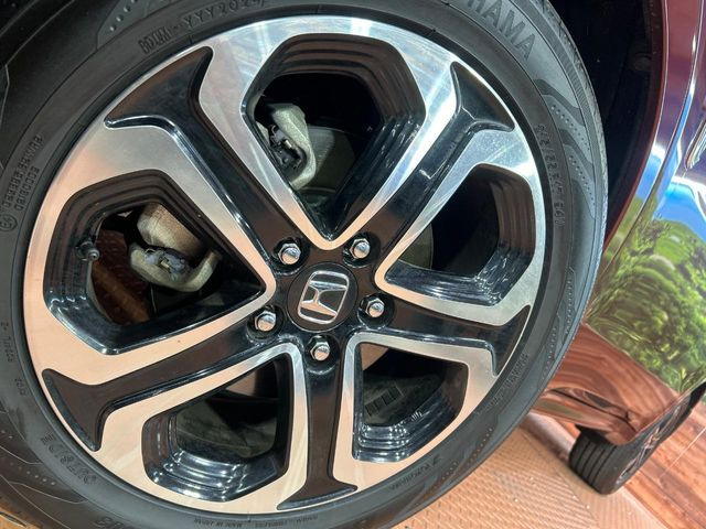 【純正17インチアルミホイール】外観にマッチした純正アルミホイールを装着しております。各種社外アルミホイールや、スタッドレスタイヤも取扱いしております。是非ご相談ください♪