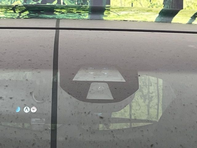 �y�z���_�Z���V���O�z���s���ɑO���̎ԗ�����F�����A�Փ˂������Ȏ��͌x��ƃu���[�L�ŏՓˉ���Ɣ�Q�y�����A�V�X�g�B�����S�Ƀh���C�u�����y���݂��������܂��B