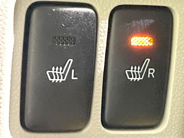 【シートヒーター】寒い日に重宝するシートヒーター!エアコンより早く温まってくれるので寒がりの人も安心ですね♪エアコンの温風は乾燥するから苦手、という方にもをおすすめです。