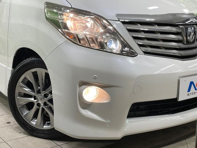 【HIDヘッドライト】非常に明るく前方を照らしてくれるので、悪天候や夜間の走行時も視界良好で安心してお乗りいただけます。