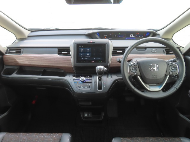 フリード+1.5 クロスター ブラックスタイル