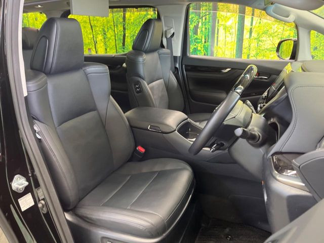 【シートベンチレーション】夏場は涼しい風でお尻や背中の熱やムレを防ぎ、冬はエアコンよりも早く温まってポカポカに!季節を問わず快適に過ごせます。