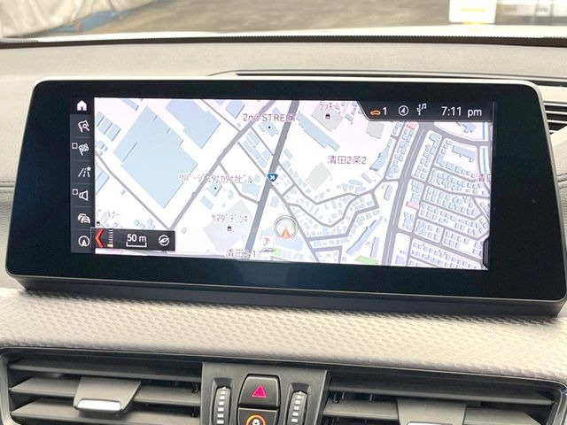 ●純正ナビ:一体感のあるナビは、高級感ある車内を演出してくれます。オーディオ機能も充実しておりますので、運転もより楽しめます♪