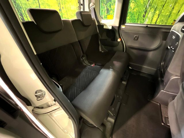 後部座席も気になるようなキズ・汚れやへたり等、大きなダメージはなく、良好な状態です。
