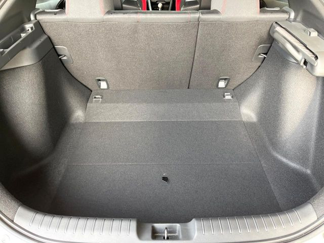 ���i�̂���������ʋ΁A���}���ɏ\���ȉ׎��X�y�[�X���m�ۂ��Ă���܂��B