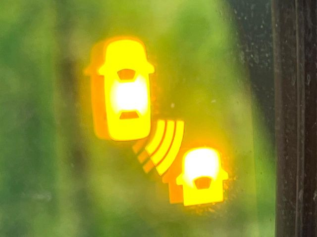 �y������p���m�z���s���A�h�A�~���[�̎��p�ɂȂ�₷���ӏ��Ɍ㑱�Ԃ��ڋ߂���ƃT�C�h�~���[�t�߂Ɍx����\���A�h���C�o�[�ɒ��ӊ��N�����Ă���܂��B