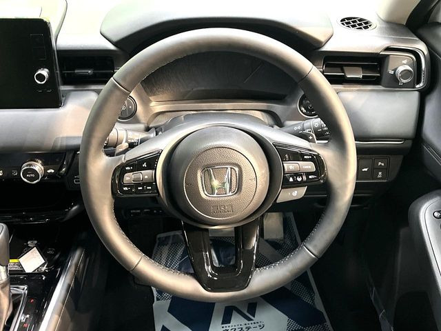 �y�����v�����X�e�A�����O�z�㎿�Ȋv���g�p���邱�ƂŁA��ɂ����������݂ƂĂ��^�]���₷���n���h���ł���