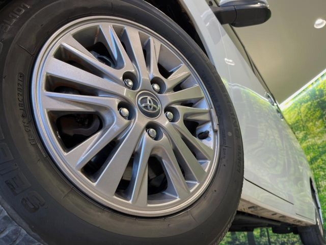 【純正15インチアルミホイール】外観にマッチした純正アルミホイールを装着しております。各種社外アルミホイールや、スタッドレスタイヤも取扱いしております。是非ご相談ください♪