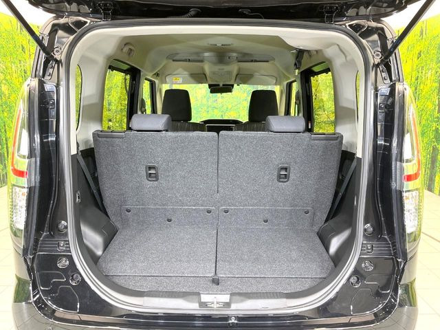 ���i�̂���������ʋ΁A���}���ɏ\���ȉ׎��X�y�[�X���m�ۂ��Ă���܂��B�Z�J���h�V�[�g��|���ƁA�傫�ȉו��̐ύڂ��\�ł���