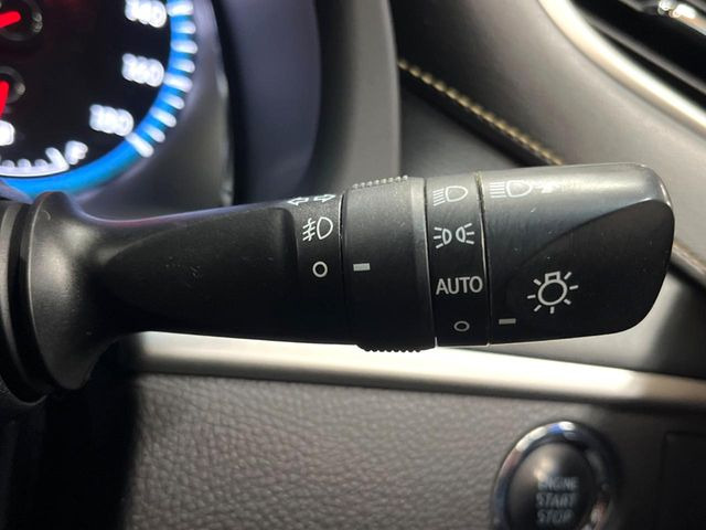 �y�N���[�Y�R���g���[���z�������H�����N���N���s�B�A�N�Z���𗣂��Ă���葬�x�ő��s���ł��A�������^�]���̕��S���y��!�����E�������ȒP�ȃX�C�b�`����Œ����ł��܂��B