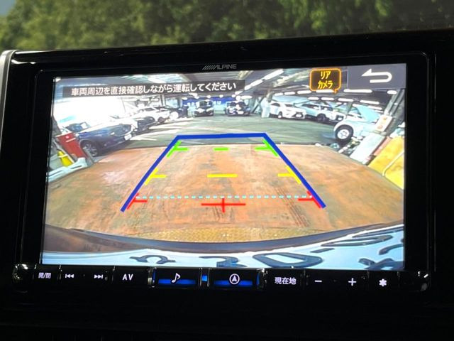 【バックカメラ】駐車時に後方がリアルタイム映像で確認できます。大型商業施設や立体駐車場での駐車時や、夜間のバック時に大活躍!運転スキルに関わらず、今や必須となった装備のひとつです!