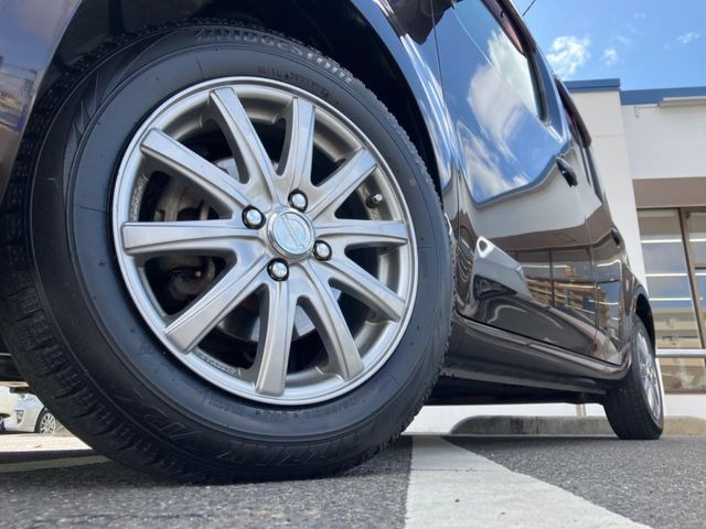 �y15�C���`�A���~�z�C�[���z�O�ςɃ}�b�`�����A���~�z�C�[���𑕒����Ă���܂��B�e��A���~�z�C�[����A�X�^�b�h���X�^�C�����戵�����Ă���܂��B���񂲑��k����������